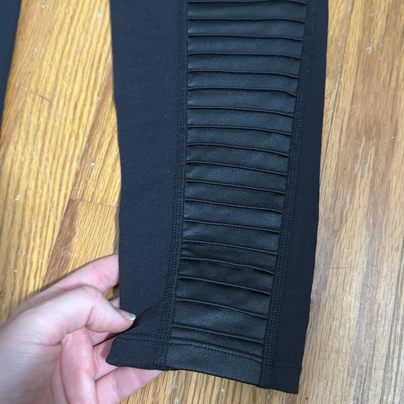 ALO Yoga 7/8 High-Waist Moto Legging - Picture 2 of 4